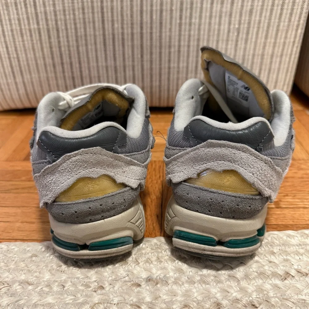 New Balance 2002R Protection Pack Grey Sneakers - Picture 6 of 9